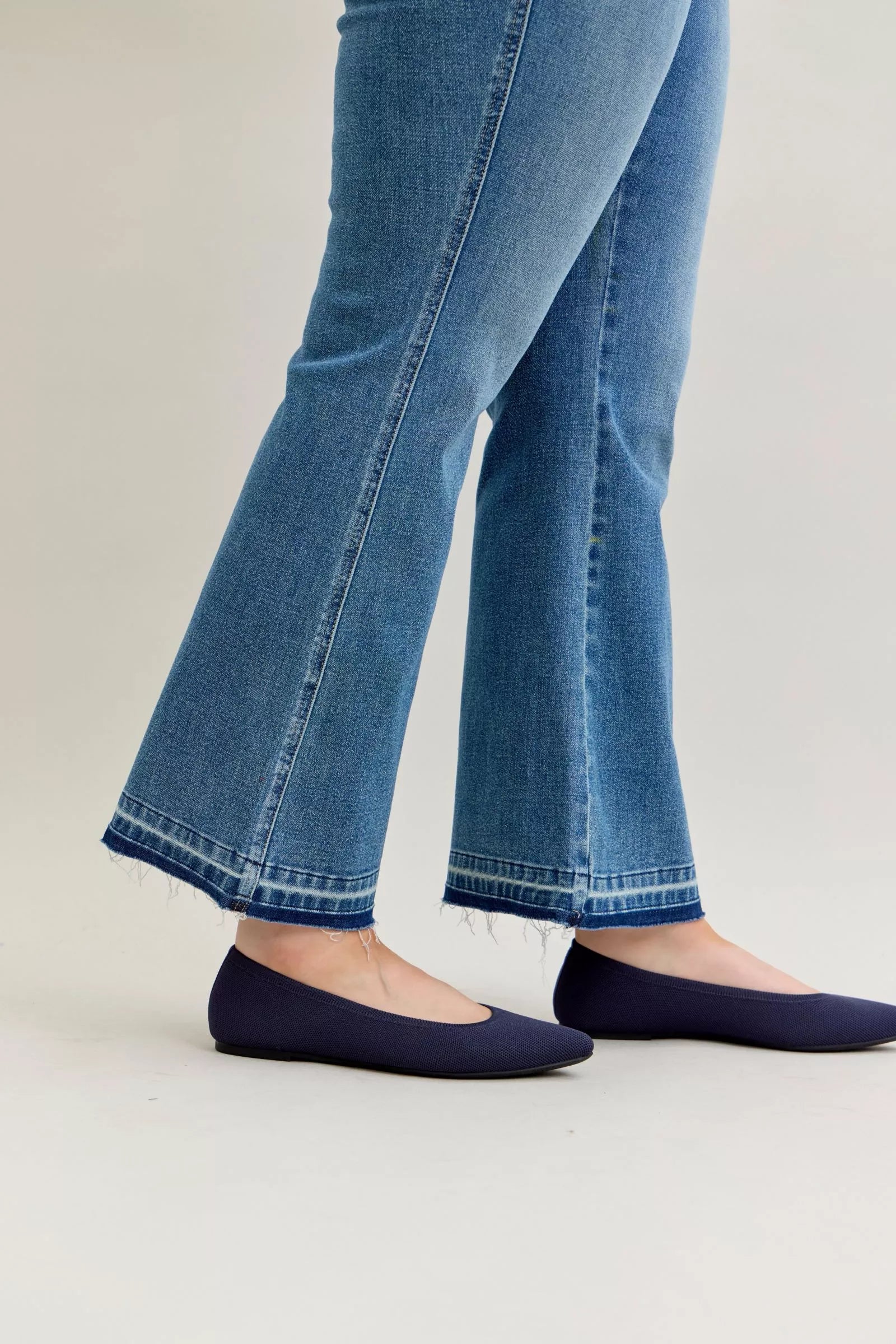 Judy Blue Mid Rise Slim Bootcut Tummy Control Release Hem Jeans 881056